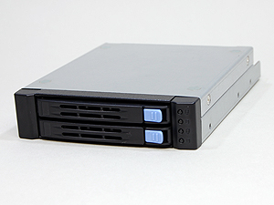 3.5インチ型2x2.5インチSATAホットスワップゲージ